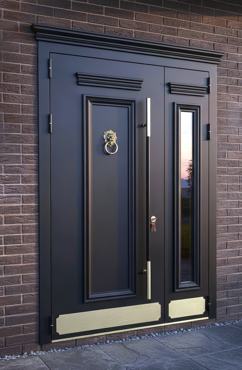 Дверь с металлобагетом