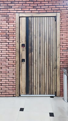 Дверь с длинной ручкой